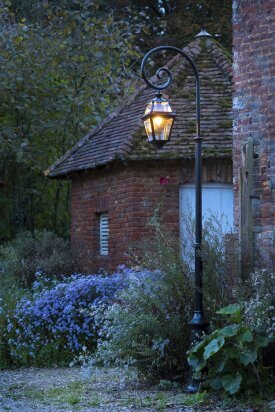 Place des Vosges 02.09. | mediterrane Bischofsstab-Leuchte von Roger Pradier